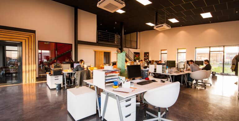 Online Learning: How Can It Be Advantageous?